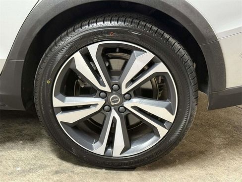 Used 2023 Volvo V60 B5 Cross Country Plus w/ Climate Package image 13