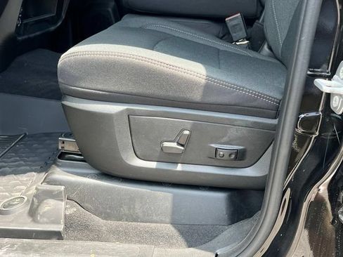 New 2025 RAM 2500 Big Horn AWD/4WD image 9