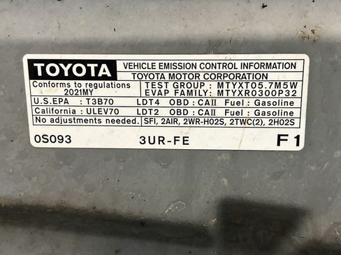 Used 2021 Toyota Tundra SR5 w/ TRD Off-Road Package AWD/4WD image 19
