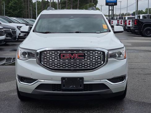 Used 2017 GMC Acadia Denali w/ Technology Package FWD image 8