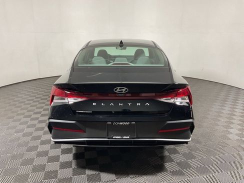 New 2026 Hyundai Elantra SE FWD image 12
