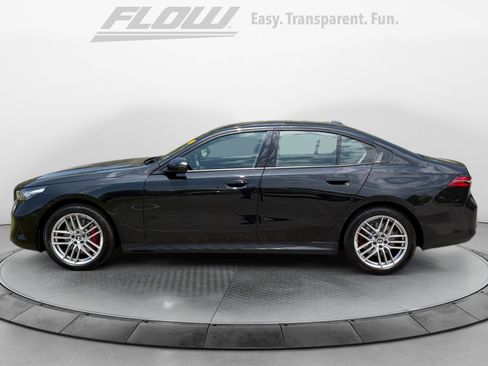 Used 2025 BMW 530i xDrive w/ Premium Package AWD/4WD image 5