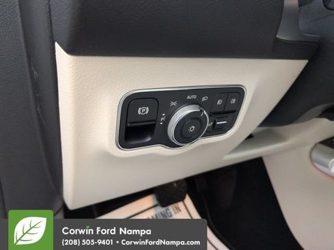 Used 2020 Mercedes-Benz GLB 250 4MATIC image 13