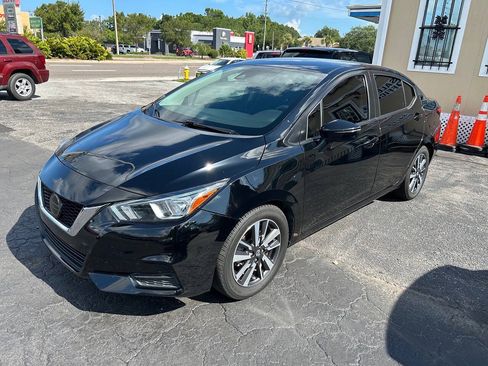 Used 2020 Nissan Versa SV FWD image 3
