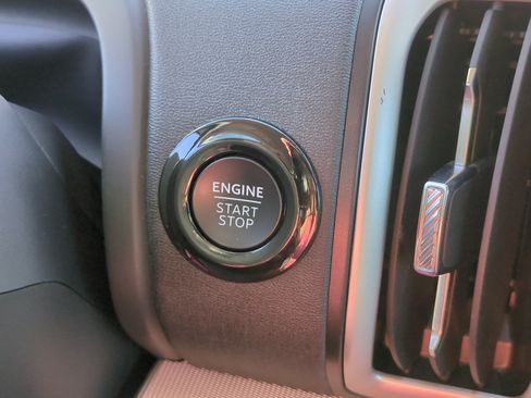 Used 2025 Ford Expedition Active AWD/4WD image 20