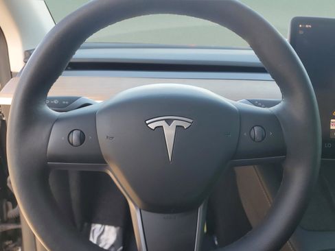 Used 2025 Tesla Model Y Long Range image 20
