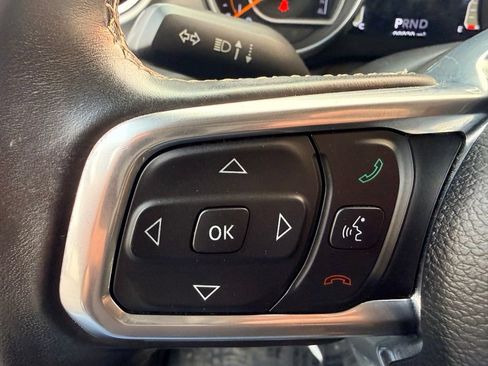Used 2019 Jeep Wrangler Unlimited Sahara w/ Uconnect 4C Nav & Sound Group AWD/4WD image 19