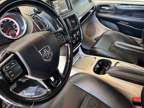 Used 2019 Dodge Grand Caravan SXT FWD image 11