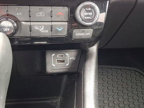 Used 2022 Jeep Compass Latitude w/ Convenience Group AWD/4WD image 24