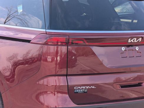 Used 2024 Kia Carnival LX image 13