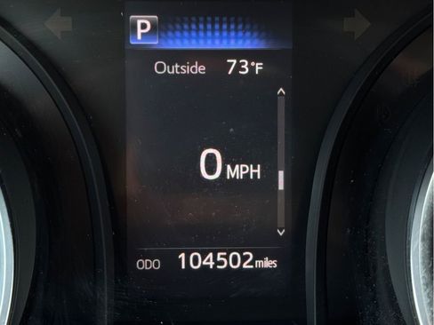 Used 2018 Toyota Camry SE FWD image 19
