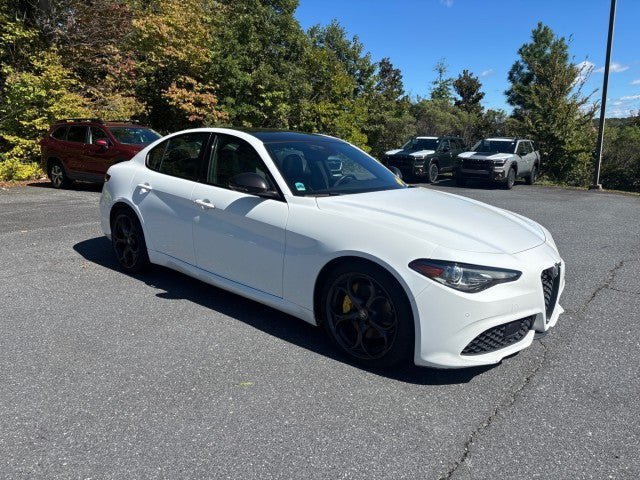 Used 2020 Alfa Romeo Giulia w/ Quick Order Package 22K Sport RWD image 8