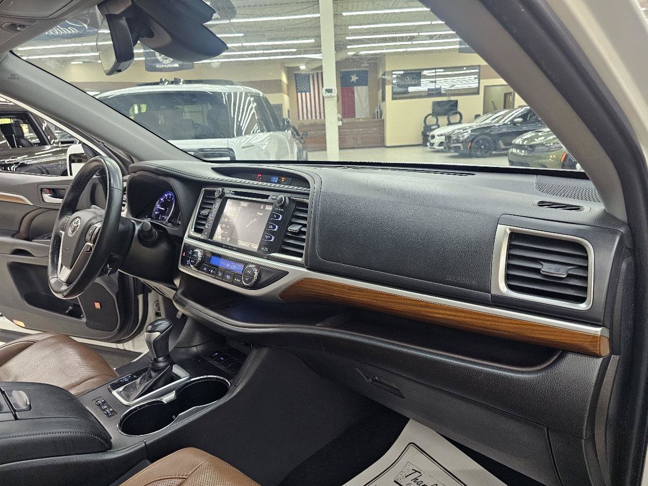 Used 2019 Toyota Highlander Limited Platinum FWD image 23