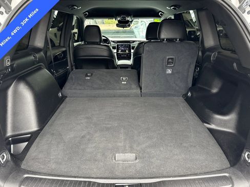 Used 2023 Jeep Grand Cherokee Altitude image 16