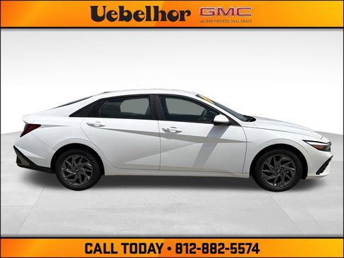 Used 2024 Hyundai Elantra SEL FWD image 3