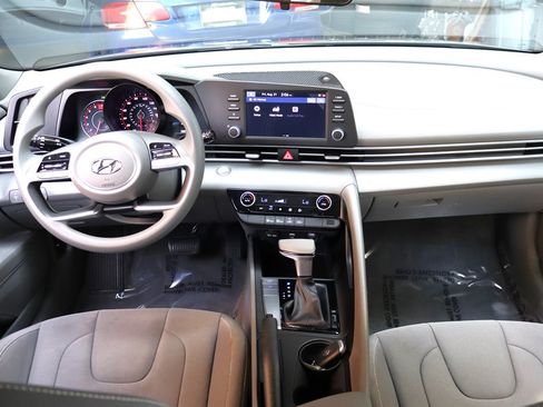 Used 2023 Hyundai Elantra SEL FWD image 13