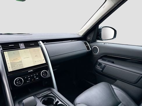 Used 2024 Land Rover Discovery S image 25