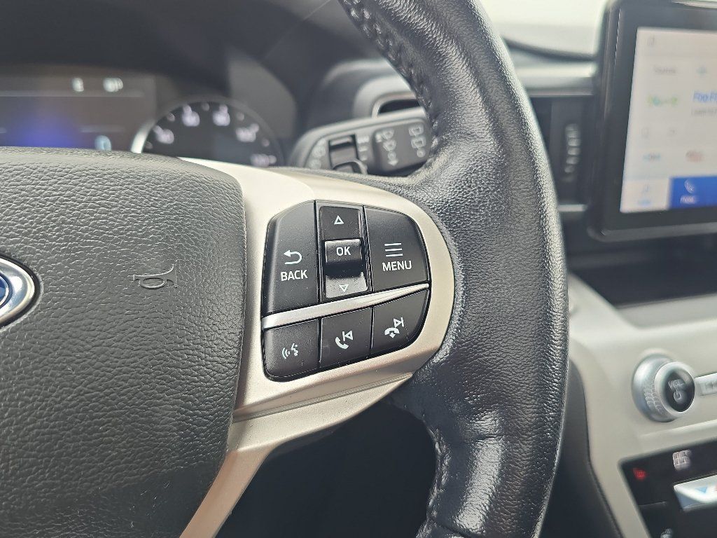 Used 2021 Ford Explorer XLT w/ Equipment Group 202A AWD/4WD image 29