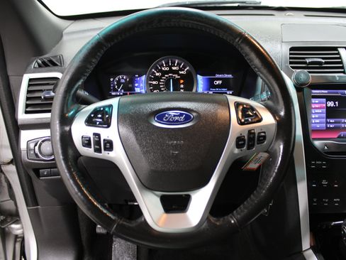 Used 2013 Ford Explorer XLT FWD image 8