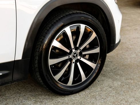 Used 2021 Mercedes-Benz GLB 250 4MATIC w/ Premium Package image 58