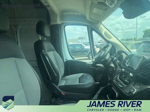 Used 2025 RAM ProMaster 2500 w/ Convenience Group FWD image 2