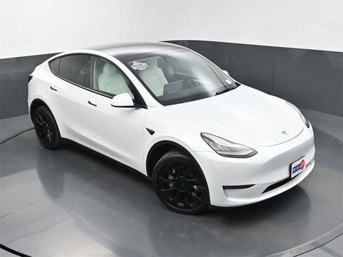 Used 2023 Tesla Model Y Long Range image 29