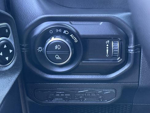 New 2025 Jeep Gladiator Sport image 39