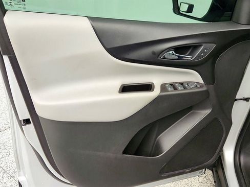 Used 2022 Chevrolet Equinox LS image 10