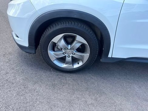 Used 2017 Honda HR-V LX image 17