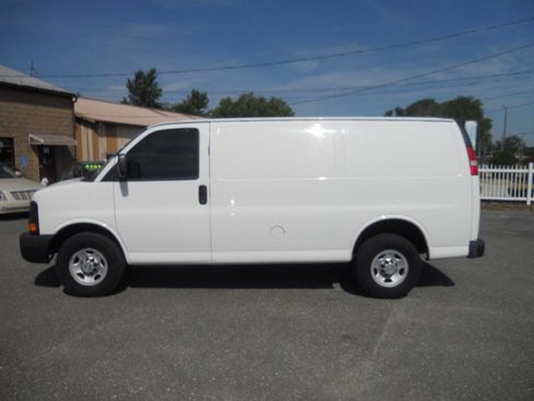Used 2013 Chevrolet Express 2500 RWD image 2