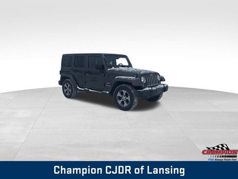 Used 2016 Jeep Wrangler Unlimited Sahara w/ Connectivity Group image 8