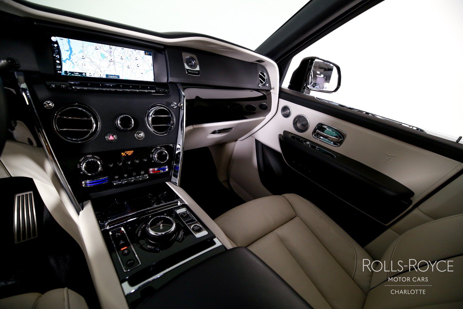 Used 2023 Rolls-Royce Cullinan w/ Cullinan Package AWD/4WD image 15