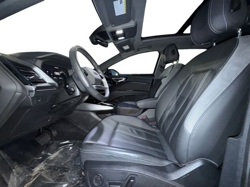Used 2023 Audi Q4 e-tron Premium w/ Convenience Package image 9