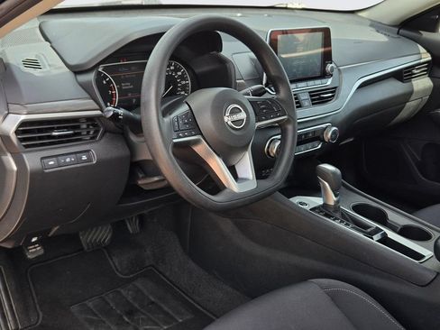 Used 2025 Nissan Altima 2.5 SV FWD image 31