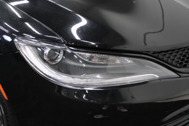 Used 2015 Chrysler 200 S w/ Comfort Group FWD image 23