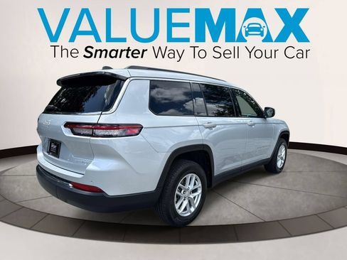 Used 2025 Jeep Grand Cherokee L Laredo RWD image 3