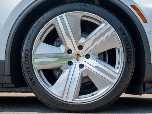 Used 2025 Porsche Macan Electric image 15