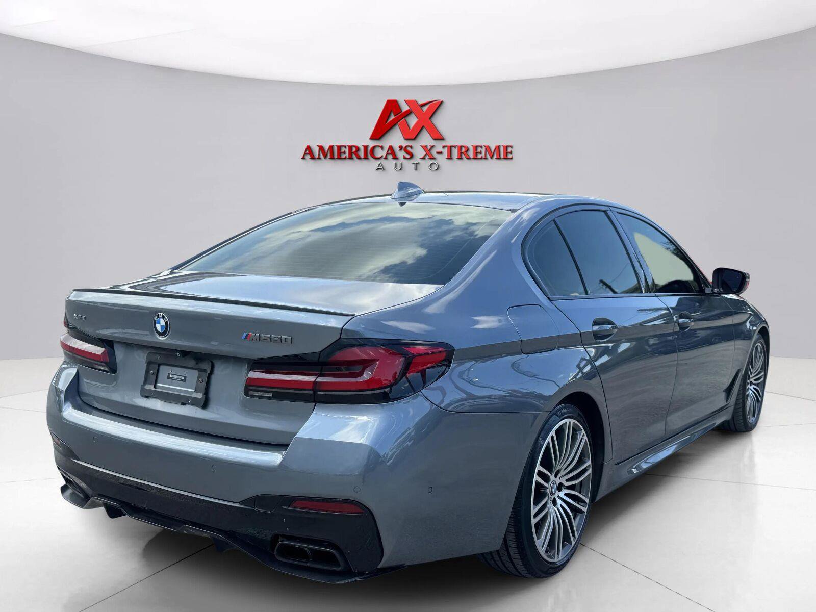 Used 2021 BMW M550i xDrive w/ Dynamic Handling Package AWD/4WD image 6