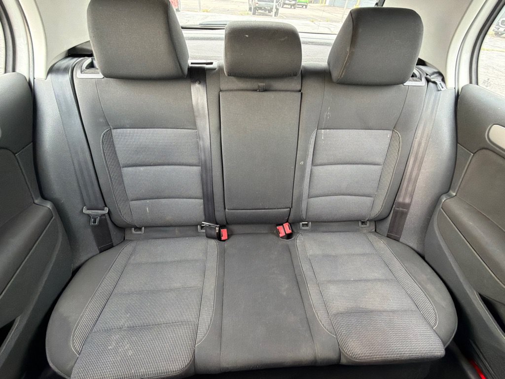 Used 2013 Volkswagen Golf TDI FWD image 26