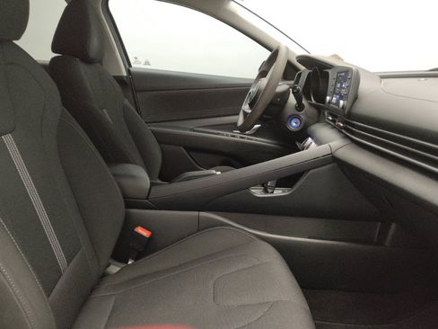 Used 2022 Hyundai Elantra SE w/ Cargo Package image 21