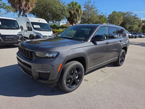 New 2025 Jeep Grand Cherokee L Limited w/ Black Appearance Package image 9