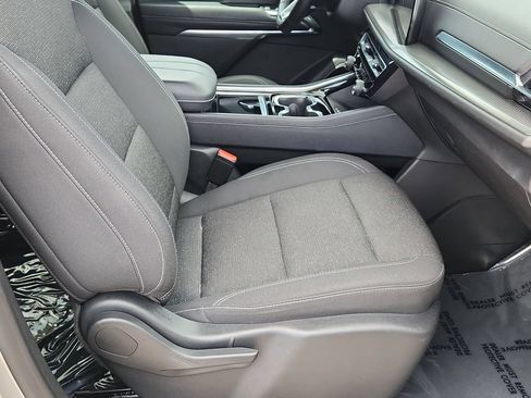 Used 2024 Chevrolet Traverse LT FWD image 13