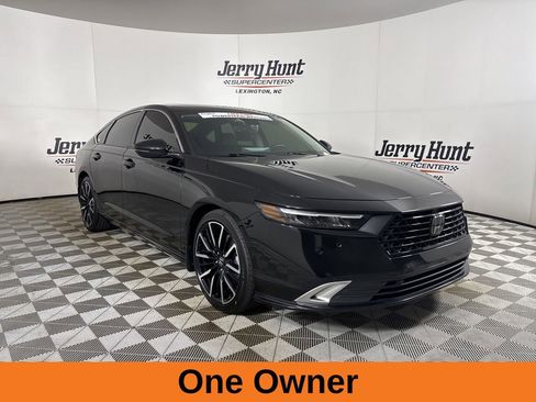 Used 2023 Honda Accord Touring image 4