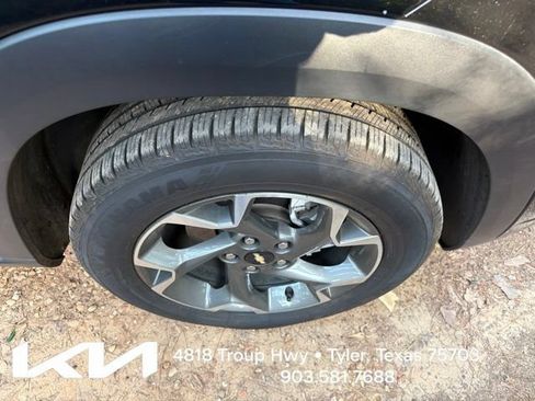 Used 2024 Chevrolet Trax LT FWD image 12