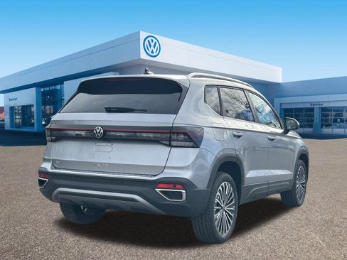 New 2026 Volkswagen Taos SE image 7