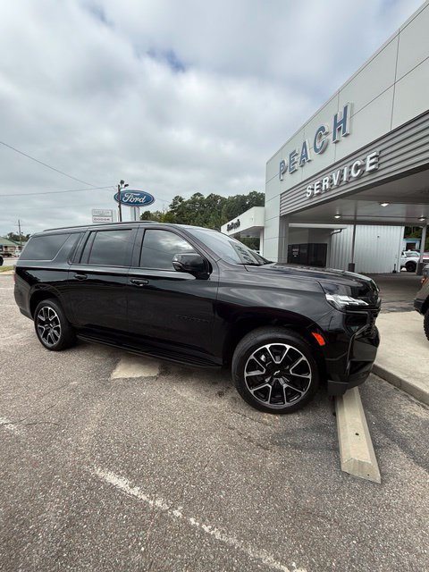 Used 2023 Chevrolet Suburban RST w/ Luxury Package AWD/4WD image 3