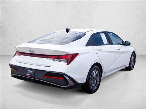 Used 2024 Hyundai Elantra SEL FWD image 5