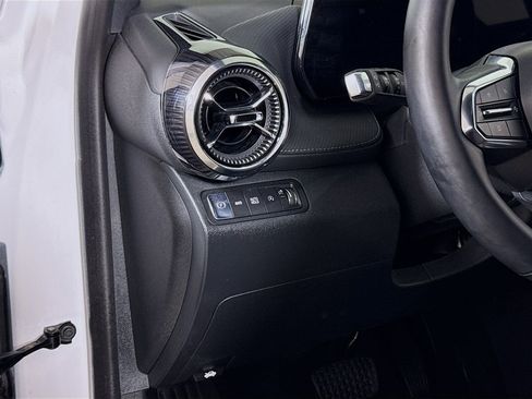 Used 2026 Chevrolet Equinox LT AWD/4WD image 8