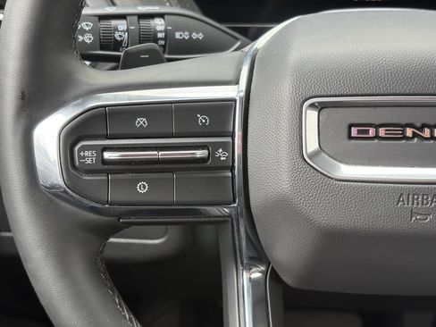 Used 2025 GMC Yukon XL Denali AWD/4WD image 17