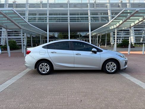 Used 2019 Chevrolet Cruze LS FWD image 2
